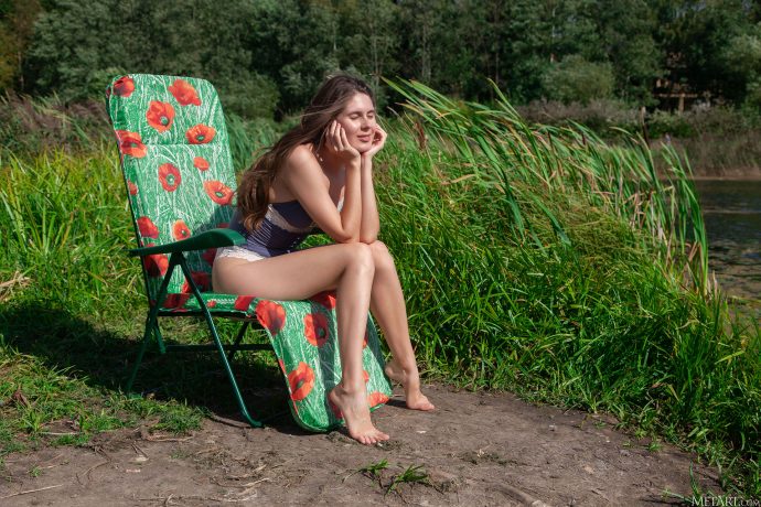 Голая колхозница пришла на речку