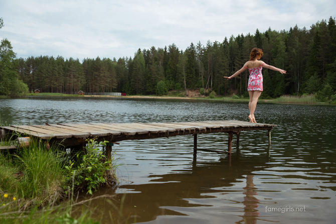 Голая на речке
